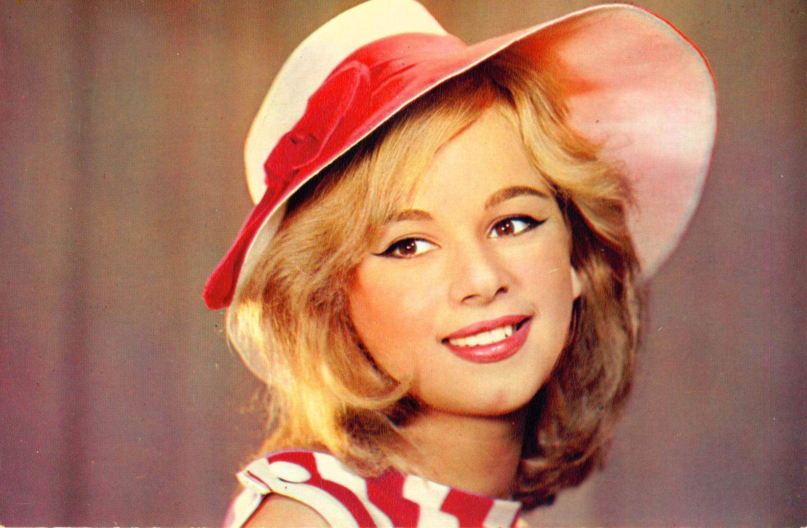 Ad:  Aliki Vougiouklaki.jpg
G�sterim: 2817
Boyut:  220.6 KB