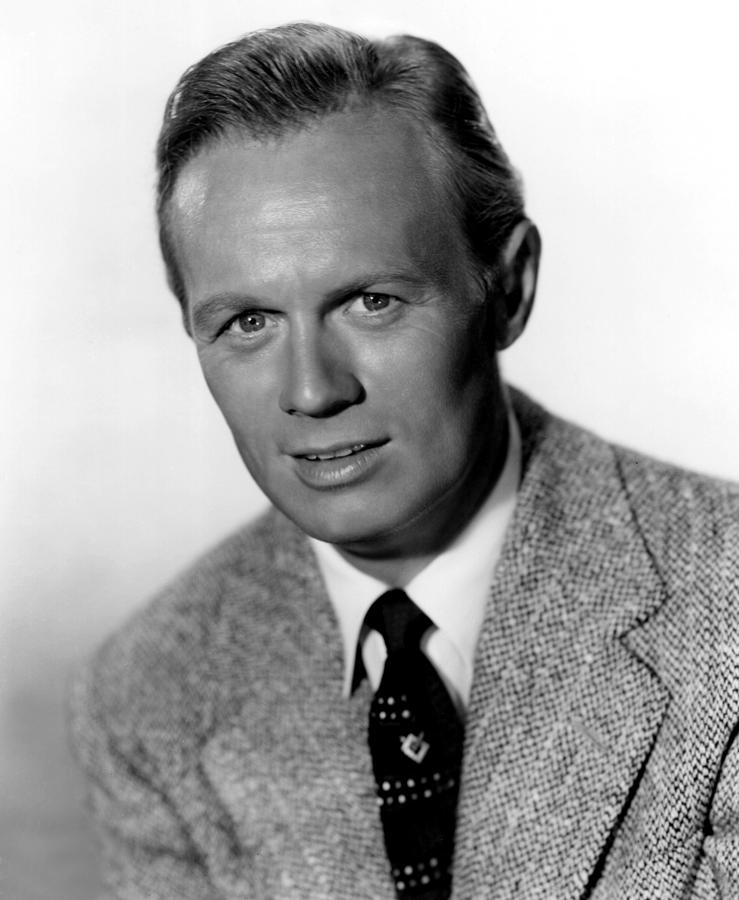 Ad:  Richard Widmark.jpg
Gsterim: 1145
Boyut:  65.6 KB