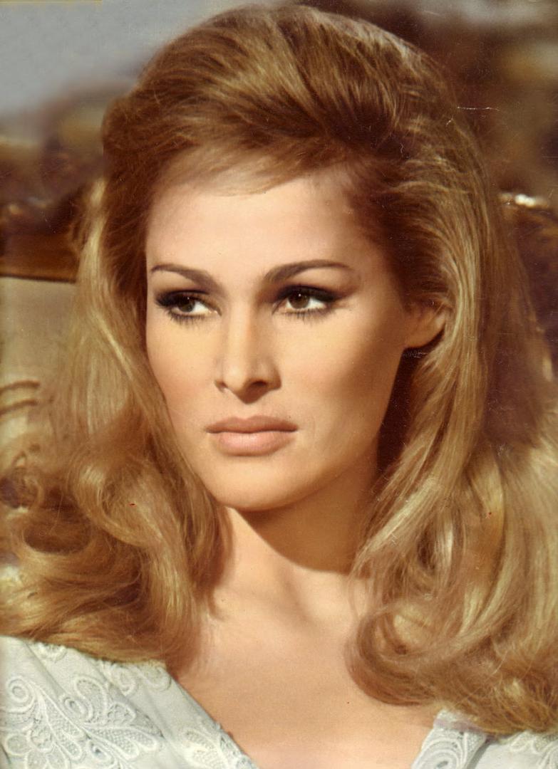 Ad:  Ursula Andress.jpg
Gsterim: 1665
Boyut:  90.7 KB