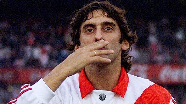 Ad:  Enzo Francescoli.jpg
Gsterim: 332
Boyut:  47.2 KB