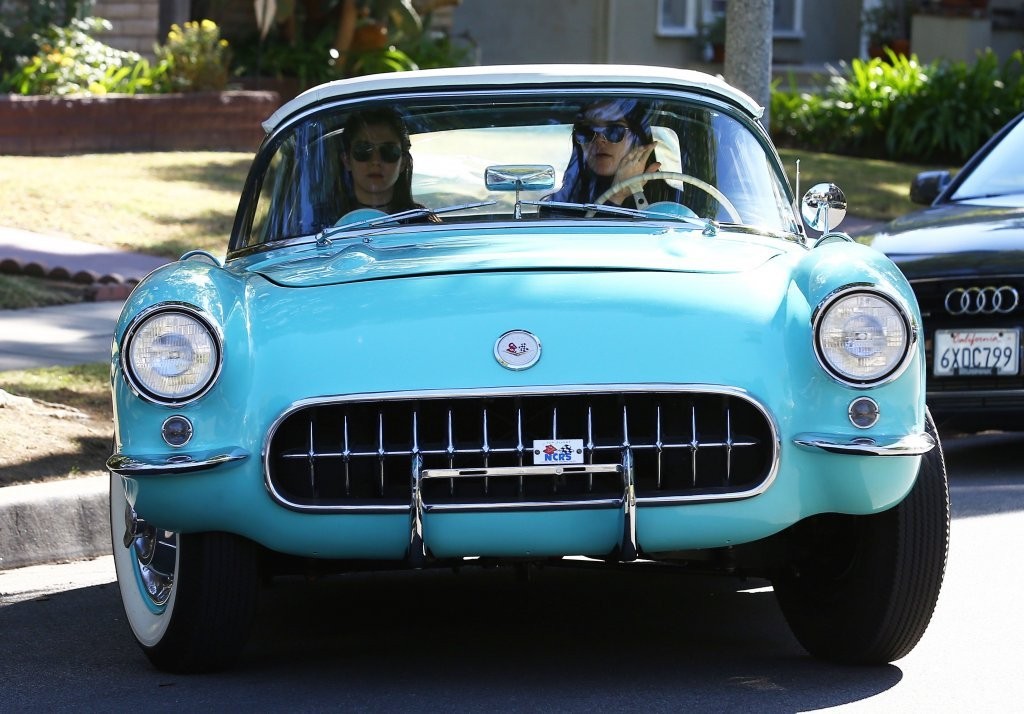 Ad: Kendall+Jenner+Kendall+Jenner+Stops+Friend+Q-7-mcP0d6Bx.jpg
Gösterim: 464
Boyut: 151.3 KB