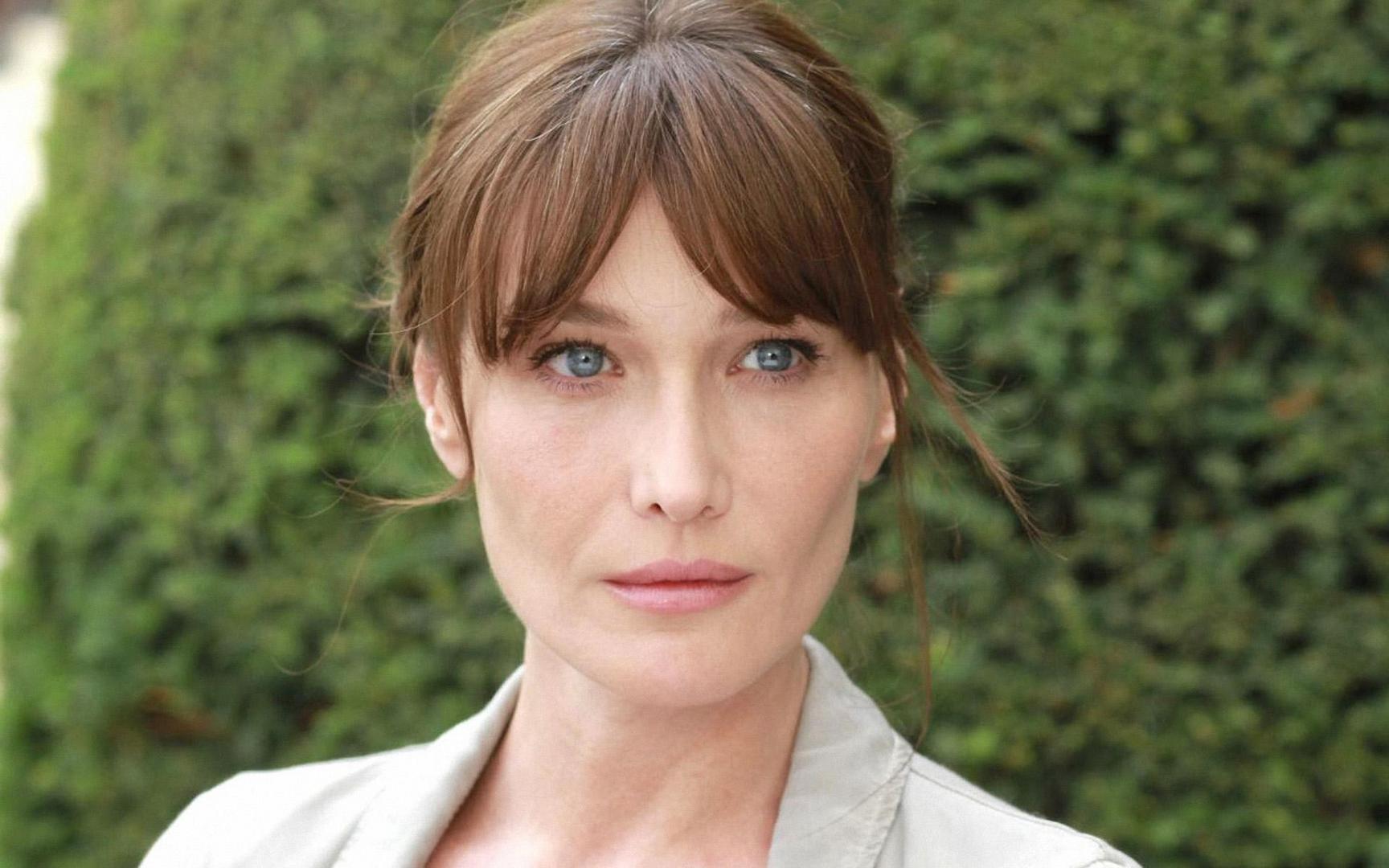 Ad: Carla Bruni.jpg
Gösterim: 519
Boyut: 152.9 KB
