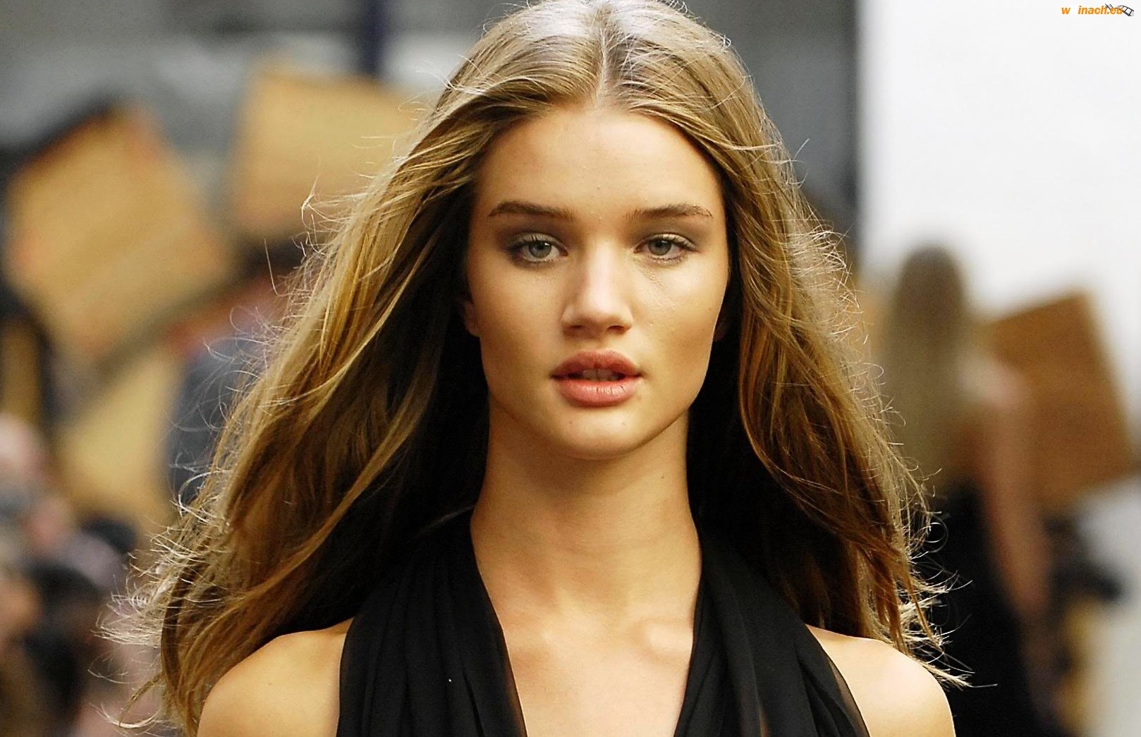 Ad:  Rosie Huntington-Whiteley.jpeg
Gsterim: 1134
Boyut:  545.7 KB