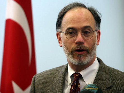 Ad:  Ross Wilson (ambassador).jpg
Gsterim: 445
Boyut:  27.1 KB