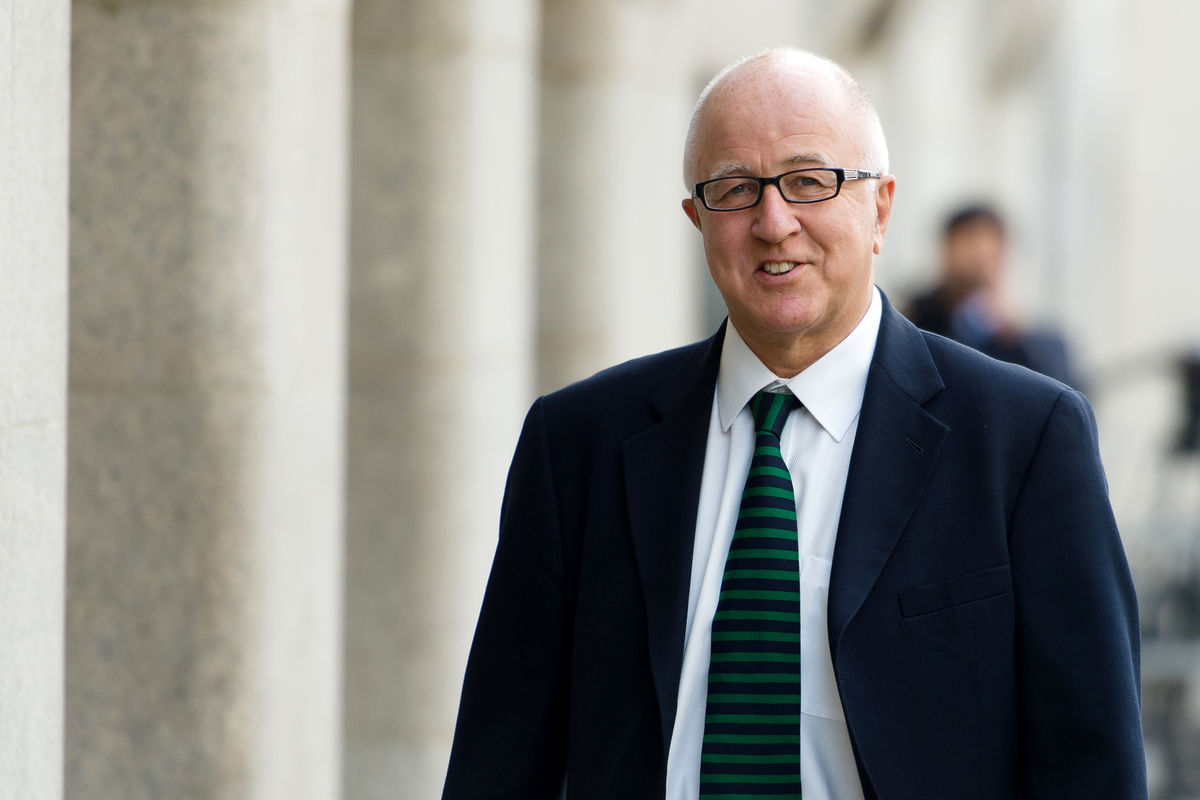 Denis MacShane Kimdir, Hayatı ve Resimleri