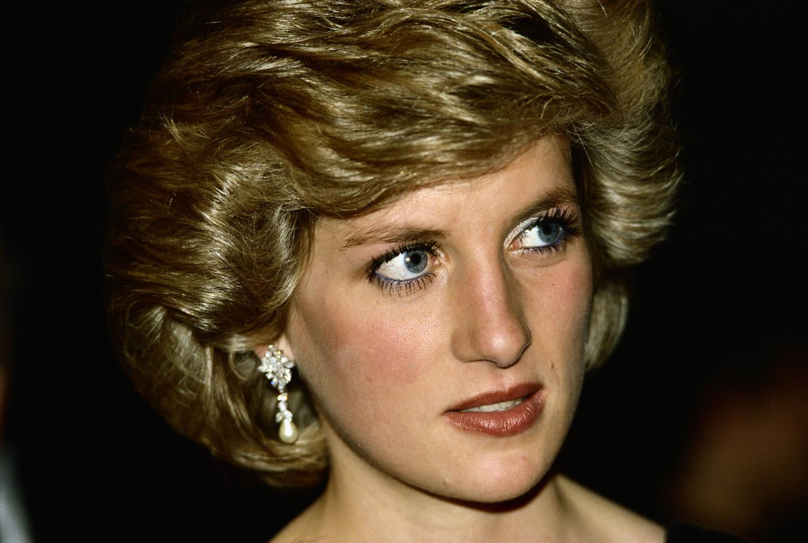 Ad: Diana Spencer4.jpg
Gösterim: 8712
Boyut: 173.6 KB