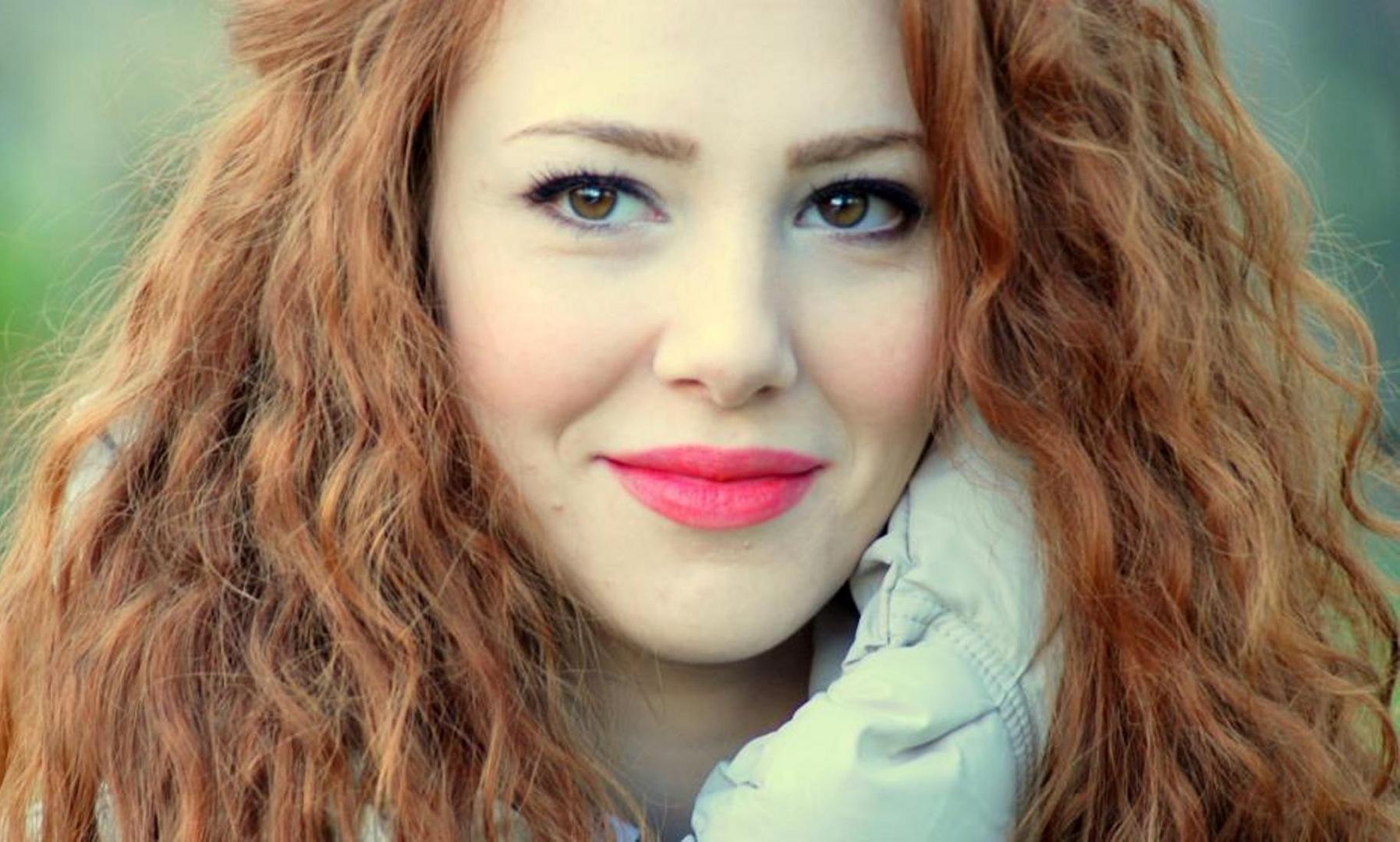 Ad: Elçin SANGU.jpg
Gösterim: 2121
Boyut: 183.7 KB