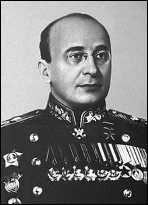 Lavrentiy Beria (Lavrenti Beriya) Kimdir, Hayatı ve Resimleri
