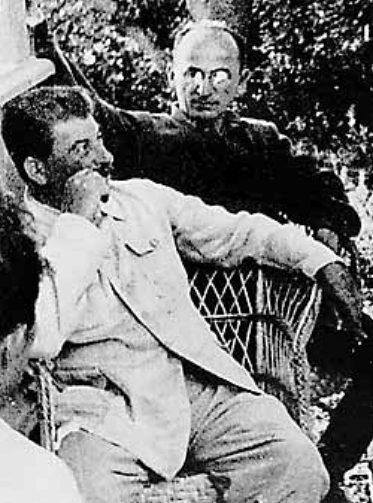 Ad: Lavrentiy Beria (Lavrenti Beriya)3.jpg
Gösterim: 3791
Boyut: 302.7 KB