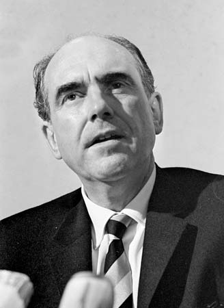 Ad: Andreas Papandreu2.jpg
Gösterim: 522
Boyut: 15.9 KB