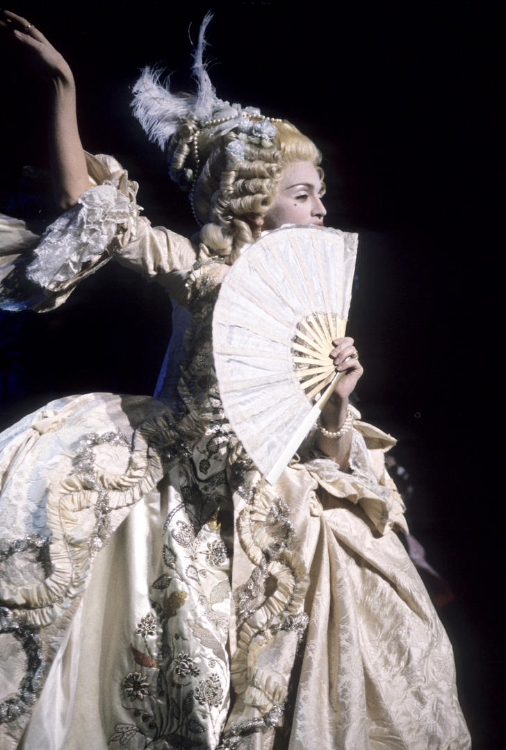 Ad: madonna_x_mtv_vma_s_1990_by_confessiononmdna-d96t7ma.jpg
Gösterim: 439
Boyut: 117.3 KB