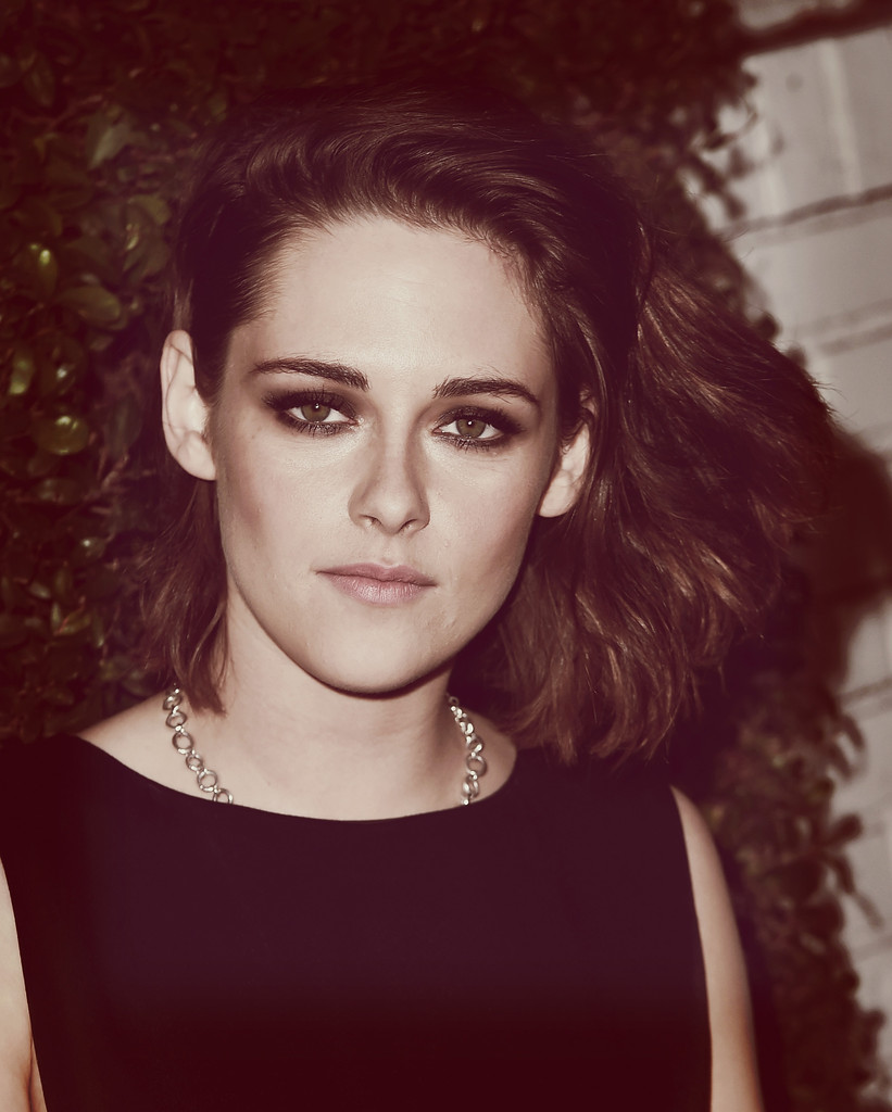 Ad:  Kristen+Stewart+Marie+Claire+Image+Maker+Awards+kpkonGVO8qex.jpg
Gsterim: 409
Boyut:  136.4 KB