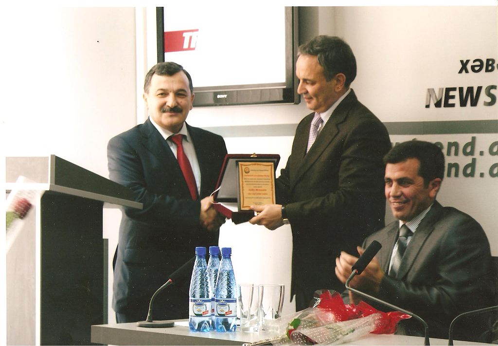 Ad: Aydın Mirzezade4.jpg
Gösterim: 359
Boyut: 91.9 KB