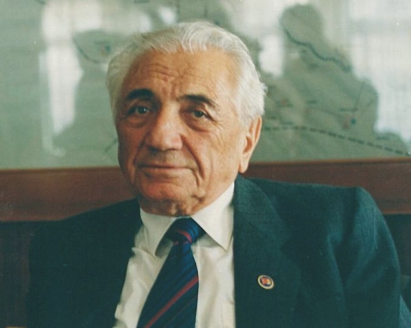 Ad:  Cahit Klebi2.jpg
Gsterim: 1034
Boyut:  220.9 KB