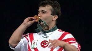 Ad:  Naim Sleymanolu1.jpg
Gsterim: 3385
Boyut:  8.9 KB