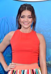 Ad:  Sarah_Hyland_World_Premiere_Disney_Pixar_Finding.jpg
Gsterim: 270
Boyut:  7.9 KB