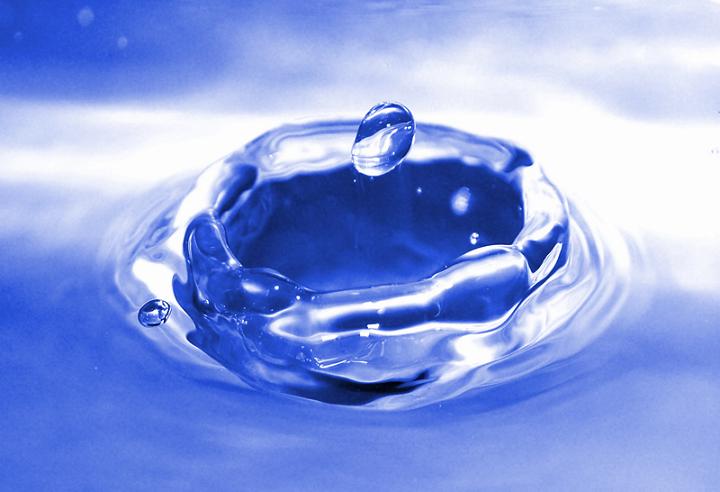 Ad:  gouttebleue.jpg
Gsterim: 268
Boyut:  36.7 KB