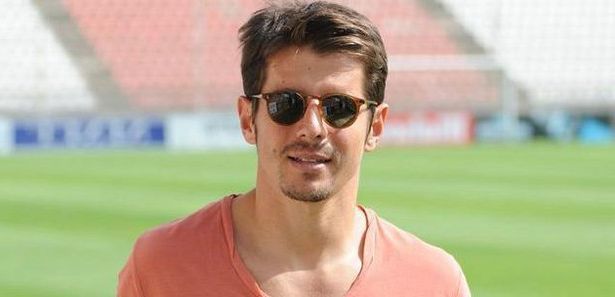 Ad:  Emre Belzolu.jpg
Gsterim: 383
Boyut:  20.0 KB