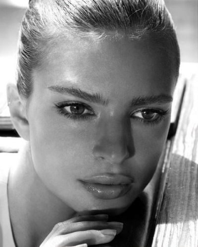 Ad:  sYAH VE bEYAZ eMLY.jpg
Gsterim: 498
Boyut:  28.8 KB