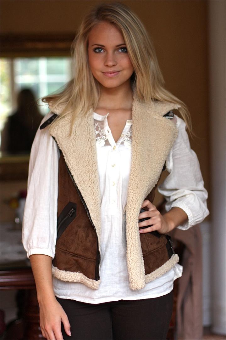 Ad: Emilie-Marie-Nereng3.jpg
Gösterim: 1106
Boyut: 81.5 KB