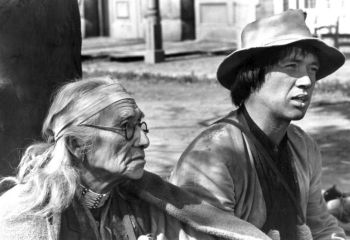 Ad:  David_Carradine_Chief_Dan_George_Kung_Fu_1973.JPG
Gsterim: 108
Boyut:  17.7 KB