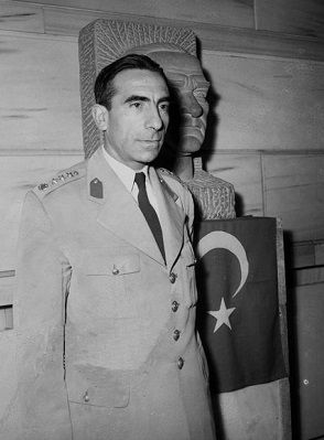 Ad:  Alparslan Trke1.JPG
Gsterim: 1575
Boyut:  19.0 KB