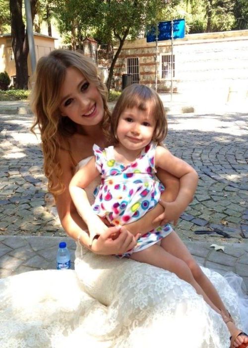 Ad: Gizem Karaca.jpg
Gösterim: 1001
Boyut: 74.2 KB