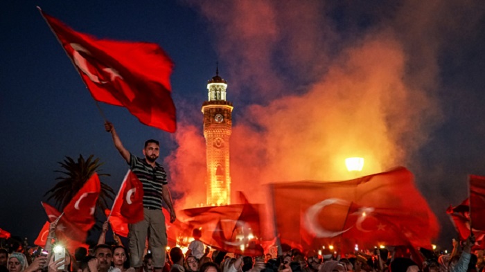 Ad: 15-temmuz-ruhu-fotograflarda-olumsuzlesti-8960270_4694_o.jpg
Gösterim: 946
Boyut: 76.9 KB