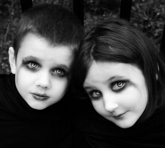 Ad:  Family_by_boxedphotos.jpg
Gsterim: 199
Boyut:  30.7 KB