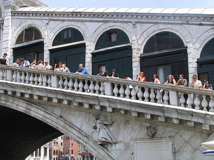 Ad:  Ponte_di_Rialto_(Rialto_Bridge),_Venice.jpg
Gsterim: 442
Boyut:  91.2 KB