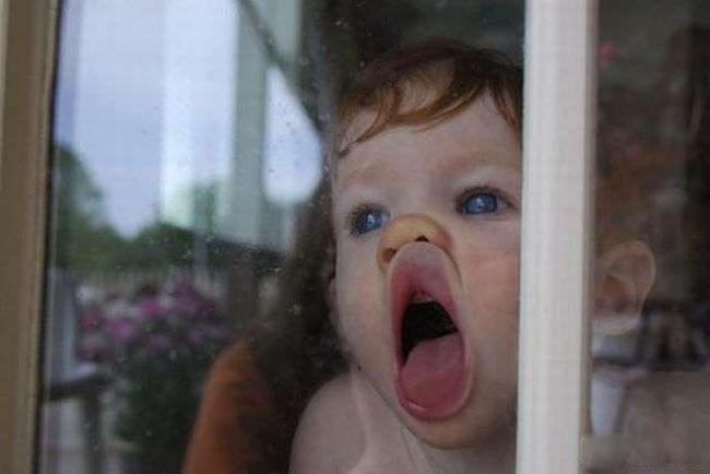 Ne verirsen onu alr bir ocuk.