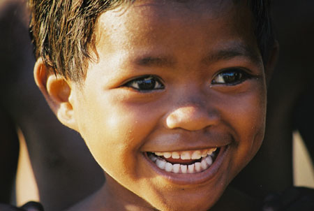 Ne verirsen onu alr bir ocuk.